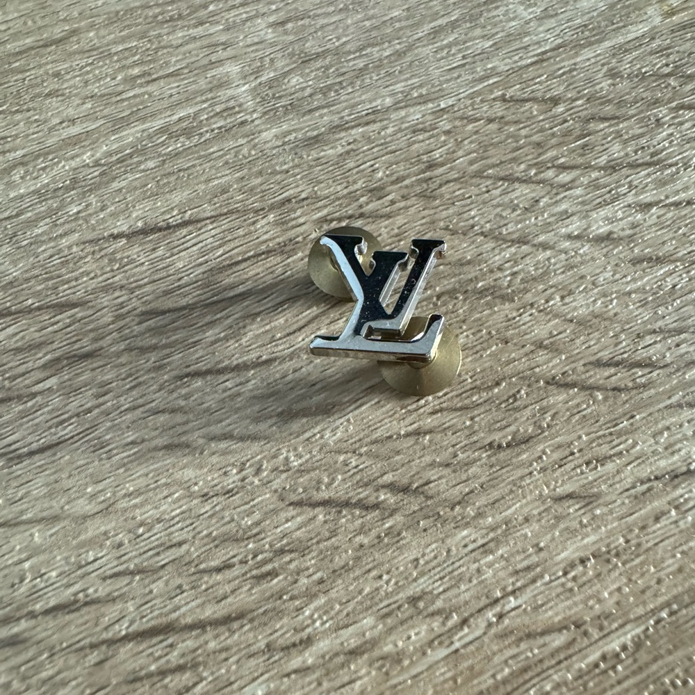 Authentic Louis Vuitton Pin silver